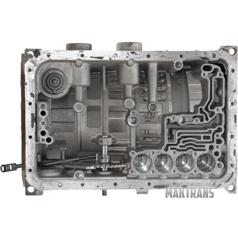 Middle case Mitsubishi R4A51 V4A51 / MR263058