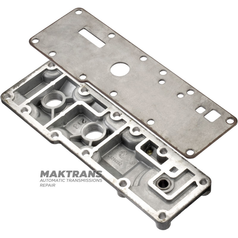 ALLISON 2000, 2400 Front Housing Adapter Plate - 29536297, for connecting an external filter and cooling