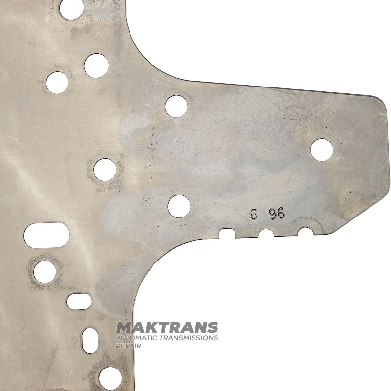 Separator plate of hydraulic unit FORD E4OD, 4R100 — marking 696 (6 96)