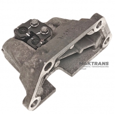 Mounting bracket (upper) Hyundai / Kia A8LF1 - 452114G110